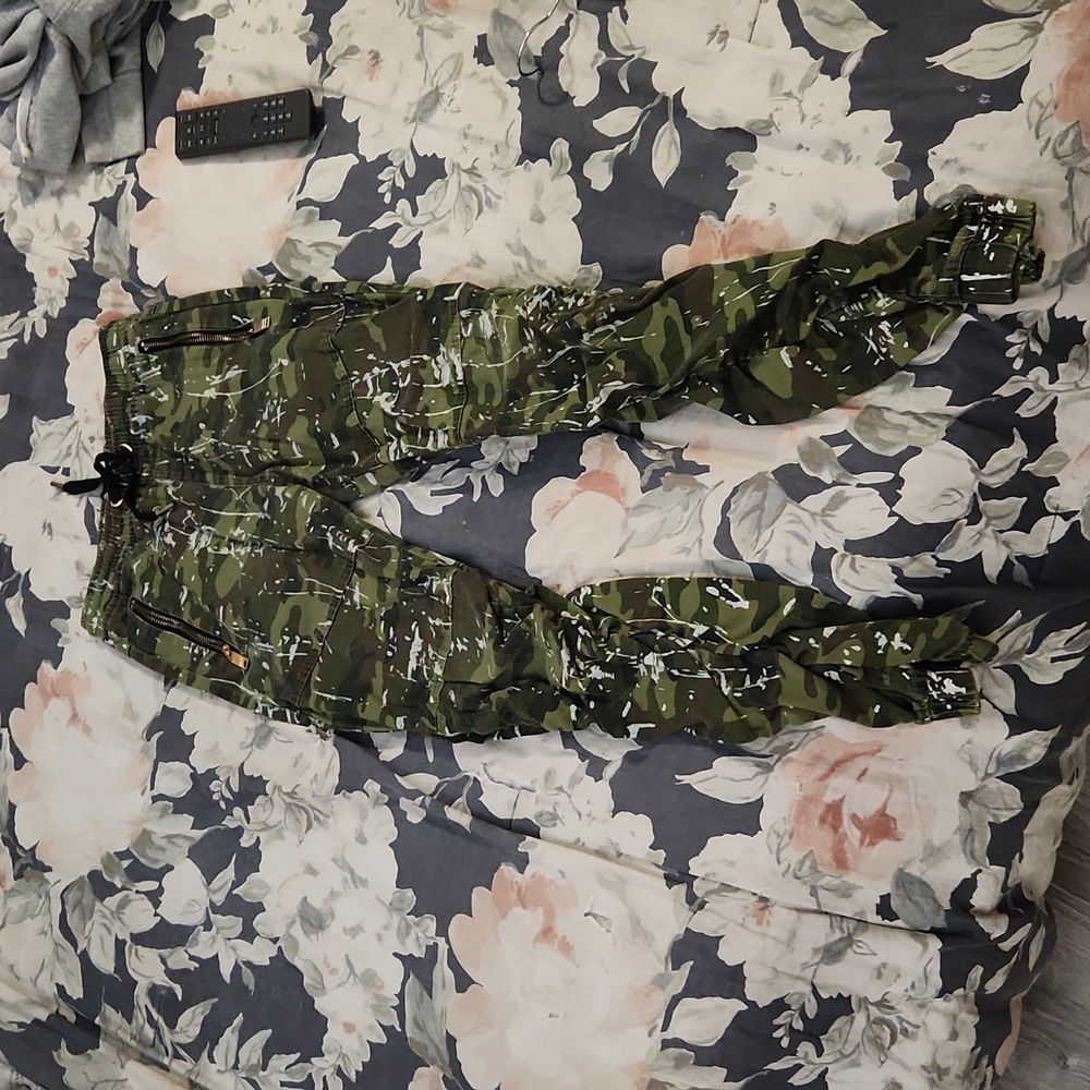 Camo & paint splatter printed elastic waist pants